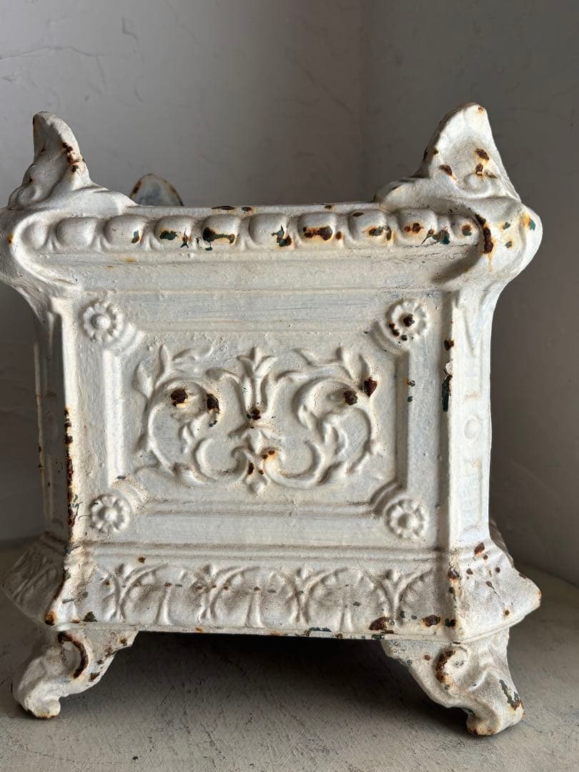 フランスアンティーク 鋳鉄製 白いプランター　ガーデニング