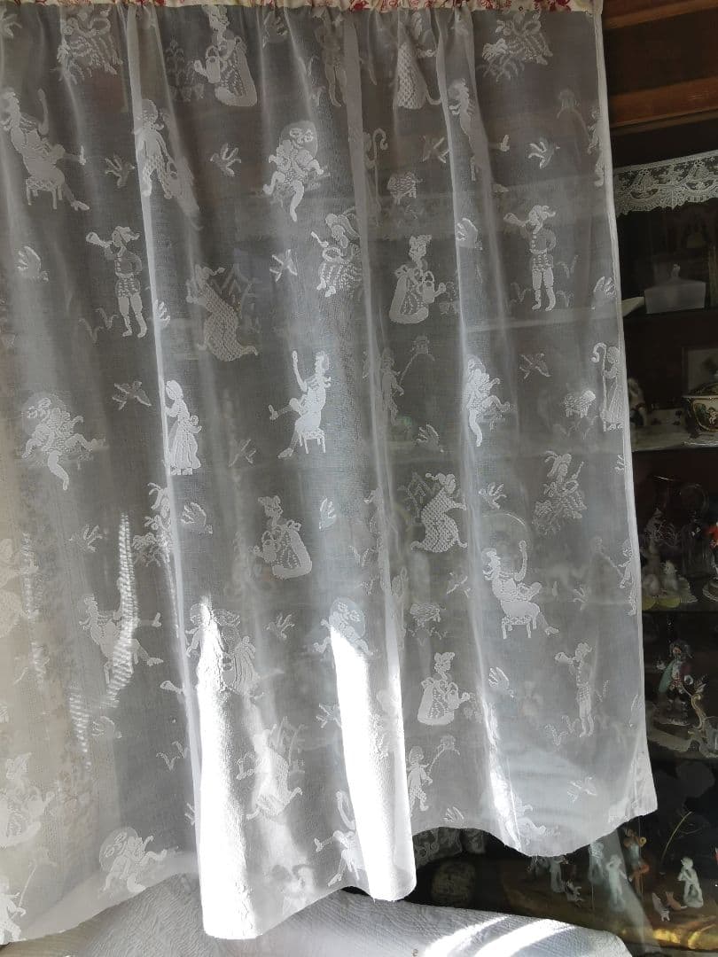 アンティーク お伽話 童話マドラスレースカーテンパネル ナーサリーライム 花更紗