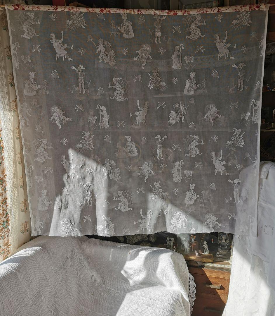 アンティーク お伽話 童話マドラスレースカーテンパネル ナーサリーライム 花更紗