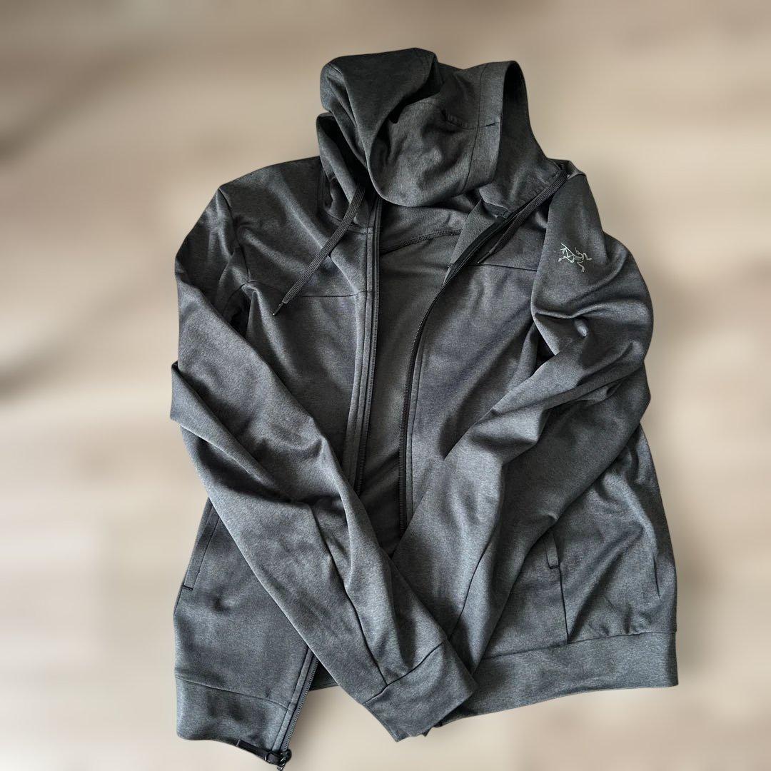 Arc'teryx ダークグレー フルジッパー パーカー
