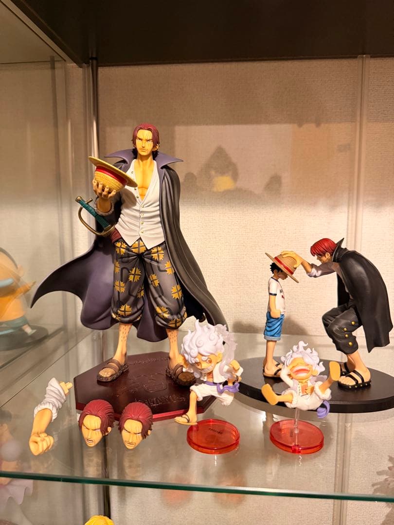 ワンピース　シャンクス、ルフィ　フィギュアセット