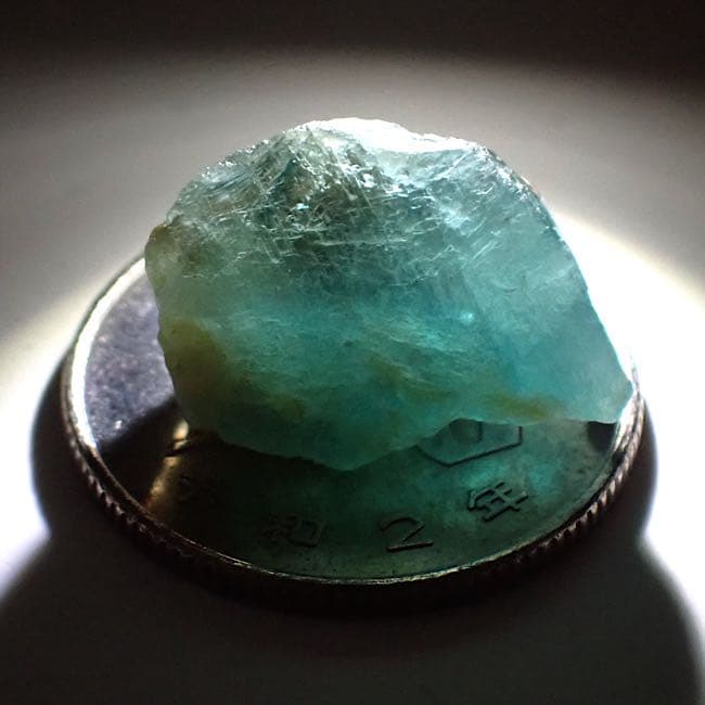 【マダガスカル産】グランディディエライトの原石⑥