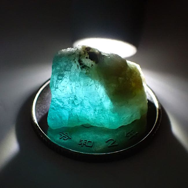 【マダガスカル産】グランディディエライトの原石⑥