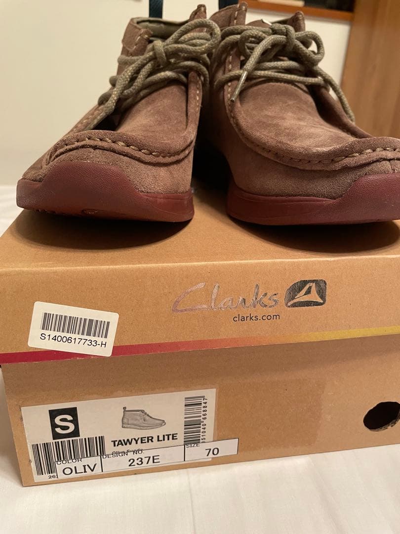 【新品・未使用】Clarks Wallabeeスウェード オリーブ25.0㎝