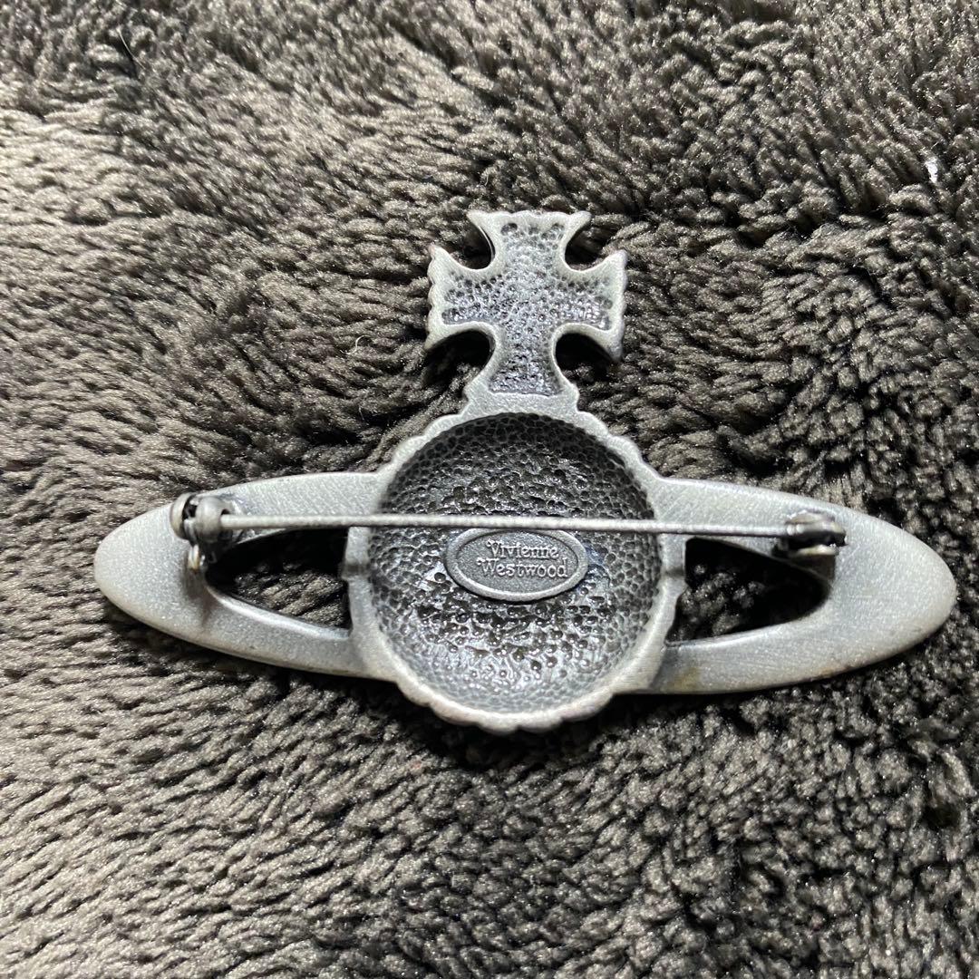 ヴィヴィアン　オーナメンタル　ブローチ