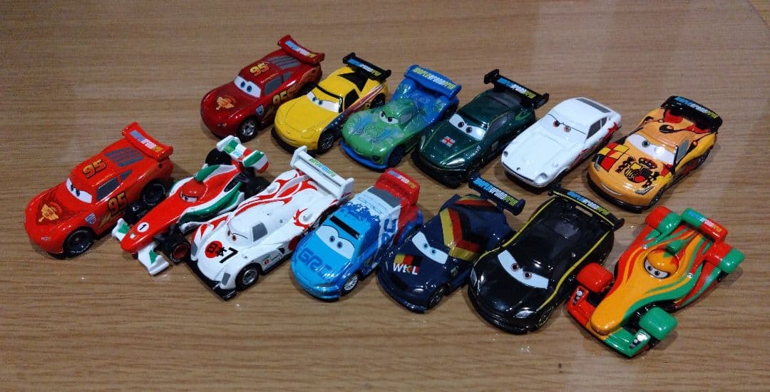 カーズトミカ　映画カーズ2　24台セット(中古品)　※バラ売り不可