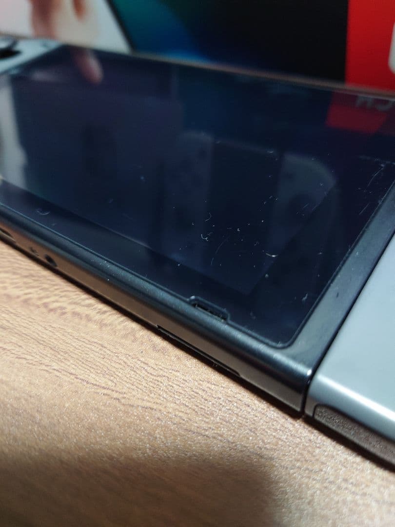 スイッチ本体 マリオカート8デラックス 赤のジョイコン・充電器・ハンドル付き