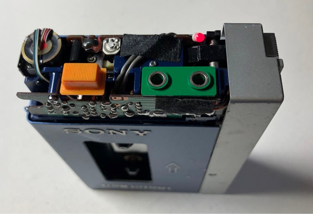 ボコボコに負けないで輝く⭐️TPS-L2 ソニー初代ウォークマン可動品J