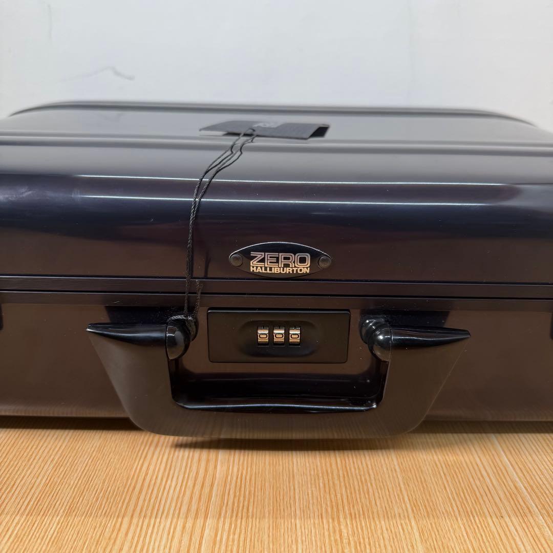 ZERO HALLIBURTON アタッシュケース　紺色　ゼロハリバートン
