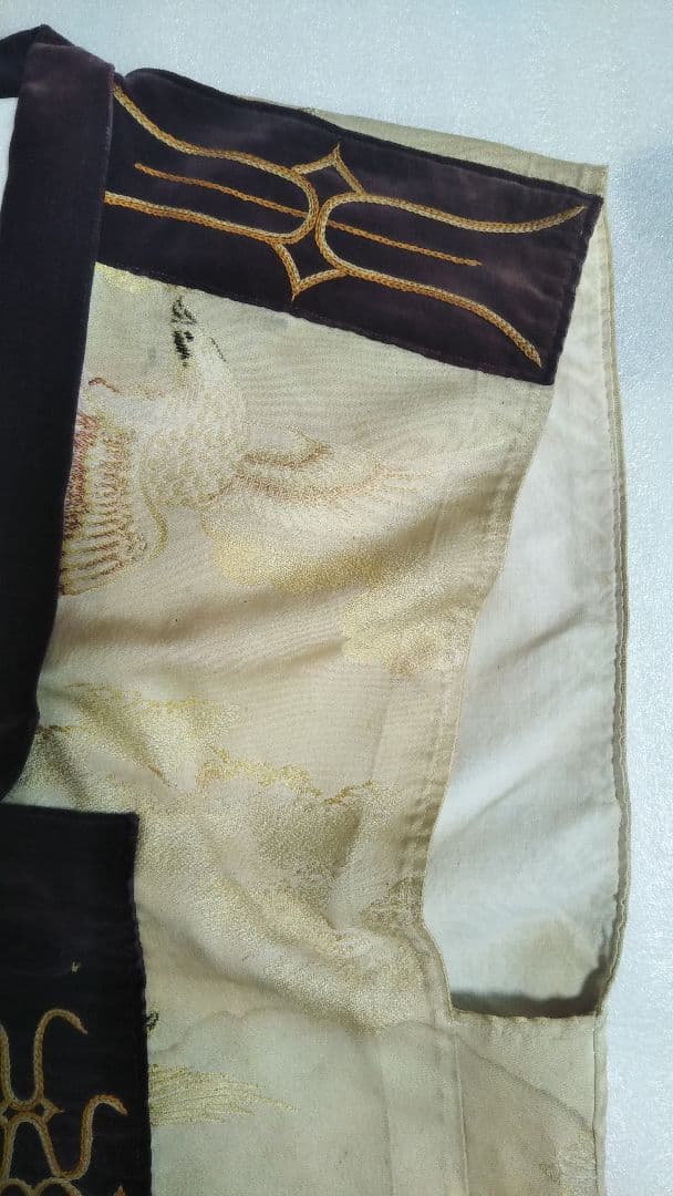 アイヌ衣装!豪華金色刺繍