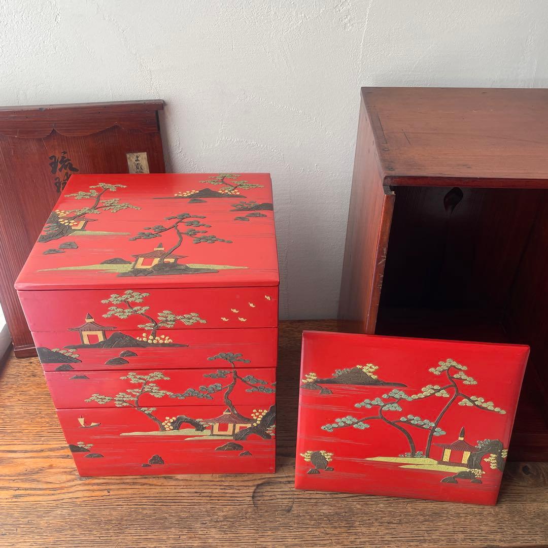 時代物　琉球漆器　重箱　５段　朱塗り　木箱入り　堆錦　東洋骨董　漆器