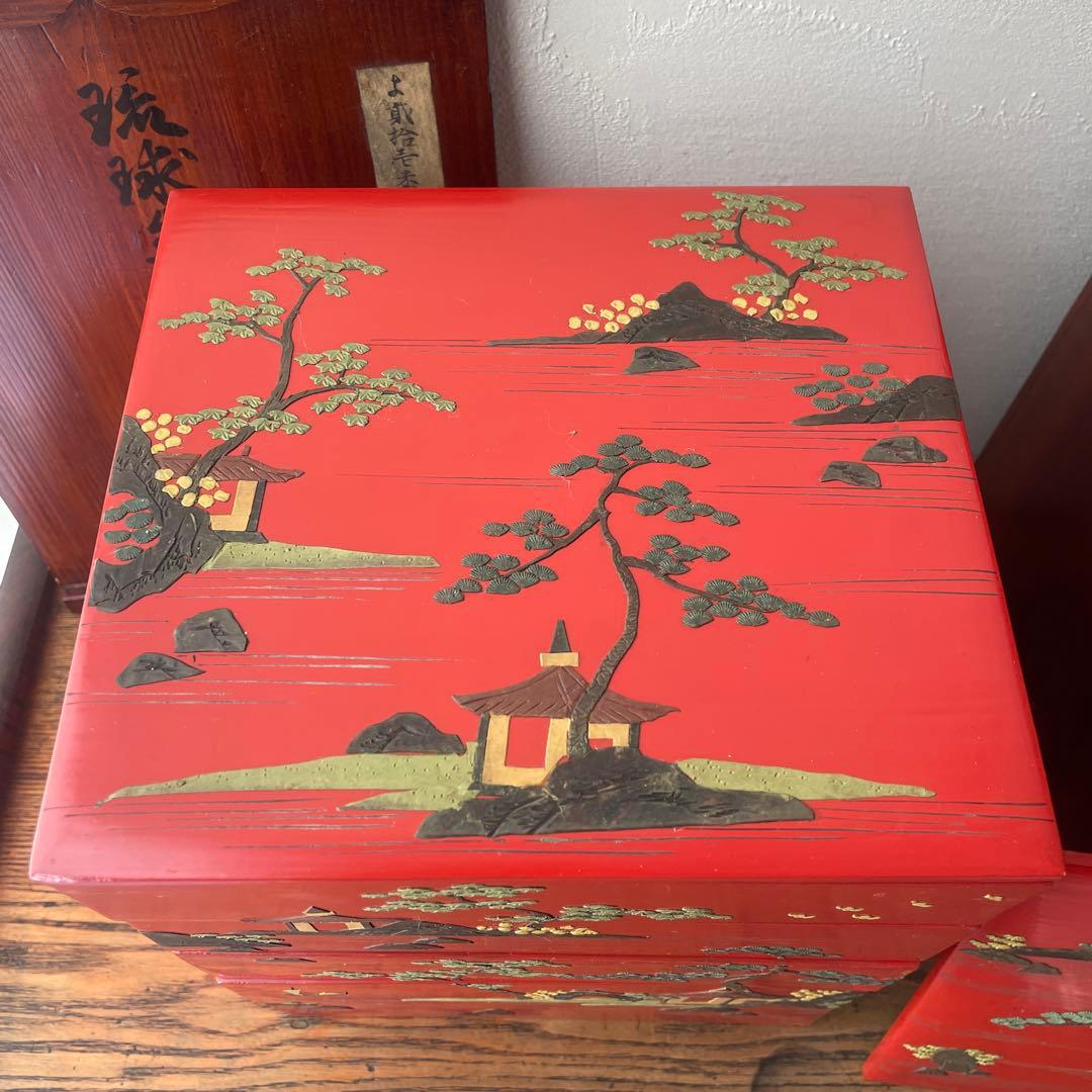 時代物　琉球漆器　重箱　５段　朱塗り　木箱入り　堆錦　東洋骨董　漆器