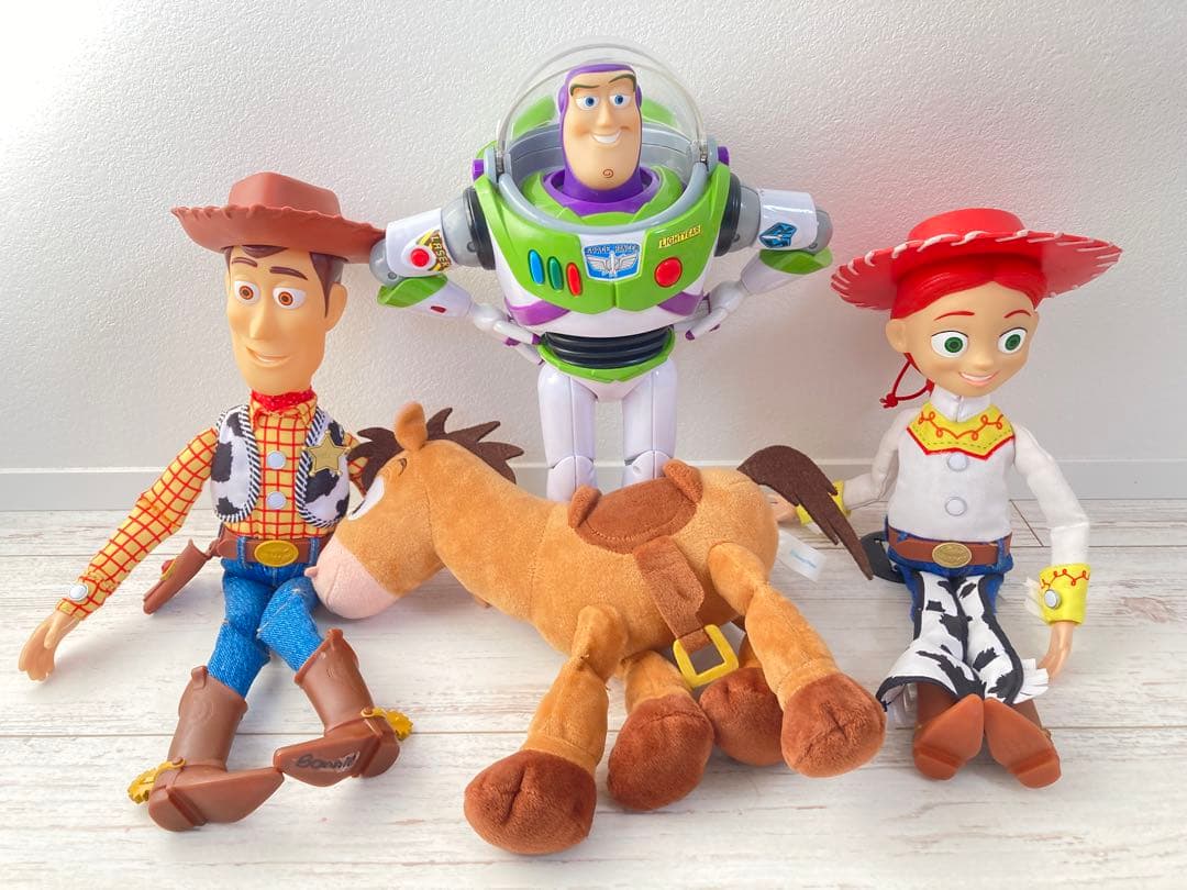 トイストーリー　リアルサイズトーキングフィギュア　ウッディ　バズ　ジェシー