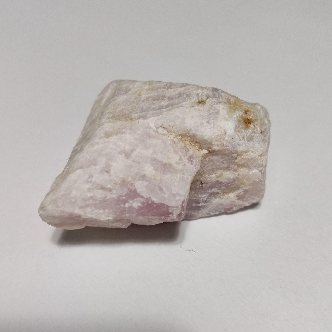 パワーストーン　天然石　原石　クンツァイト(リチア輝石)　117g　No.304