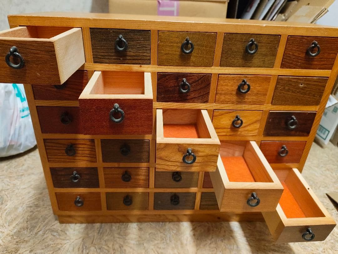 手作り木工品、引き出し式収納 約40cm 30個ミニ引出し