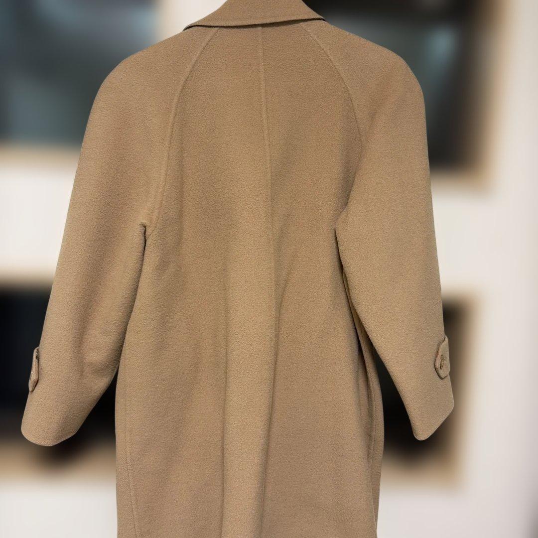 ベージュ ダブルブレスト チェスターコート