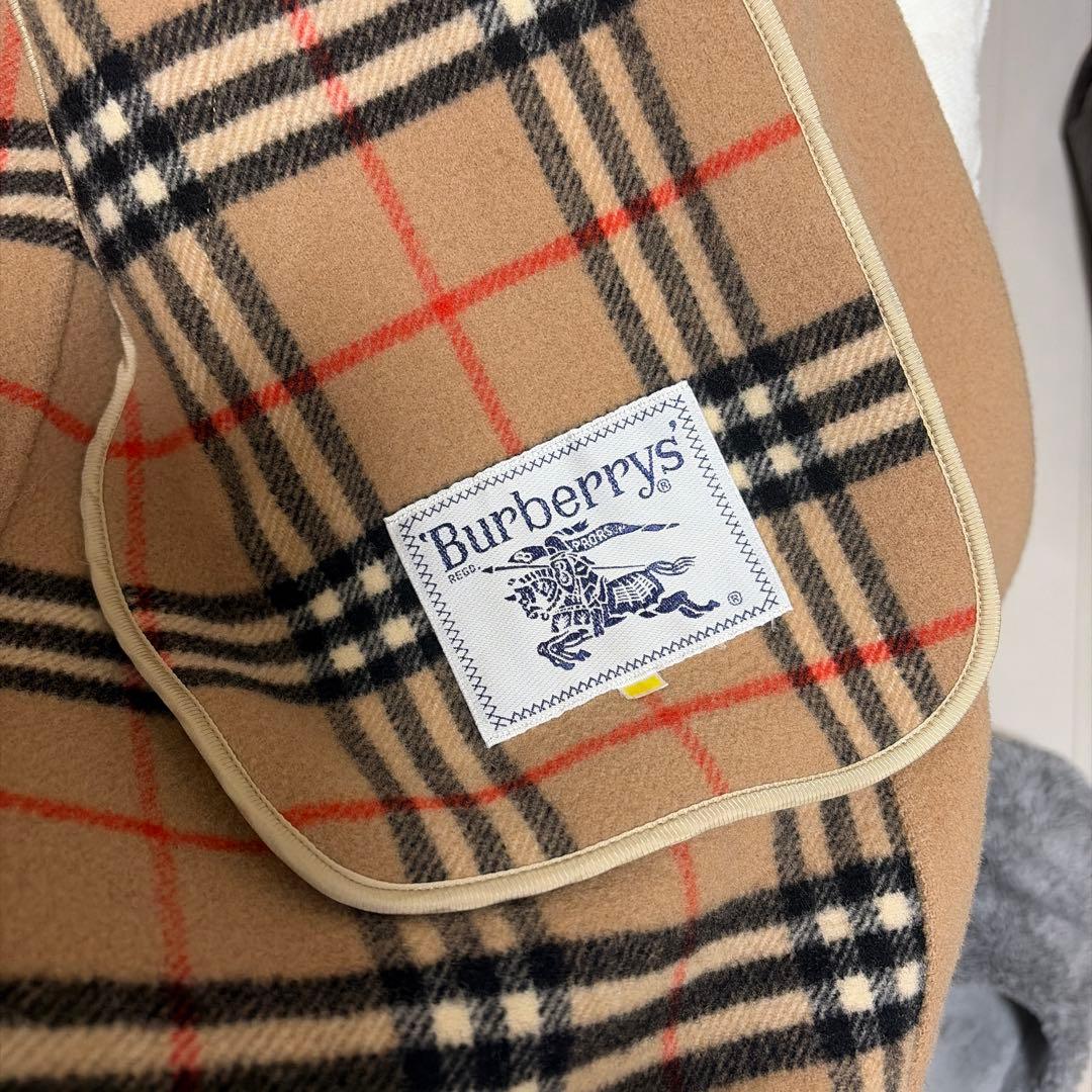 ベージュ ダブルブレスト チェスターコート