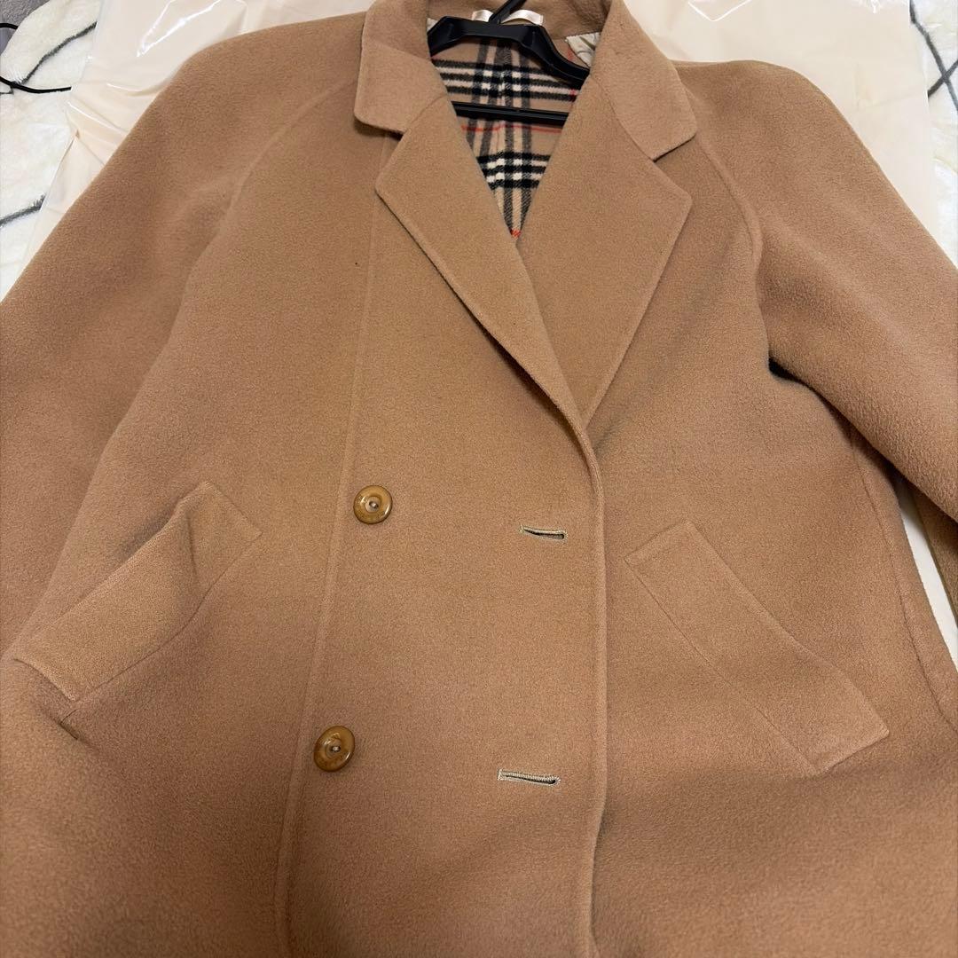 ベージュ ダブルブレスト チェスターコート