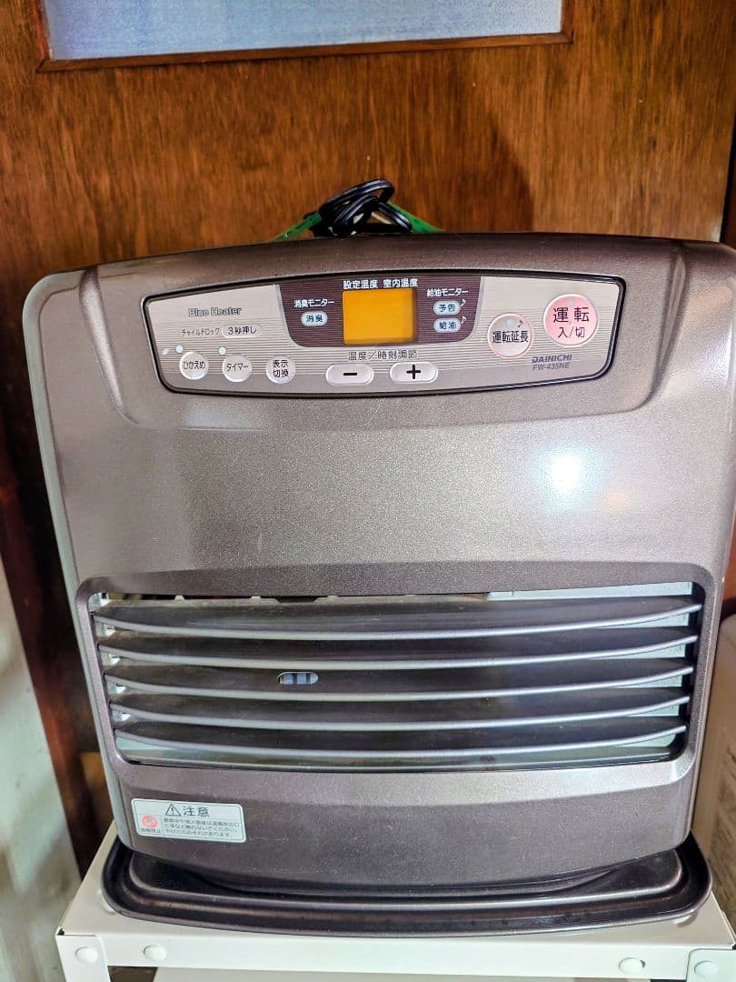 ダイニチ石油ブルーヒータープラチナブラウン色。