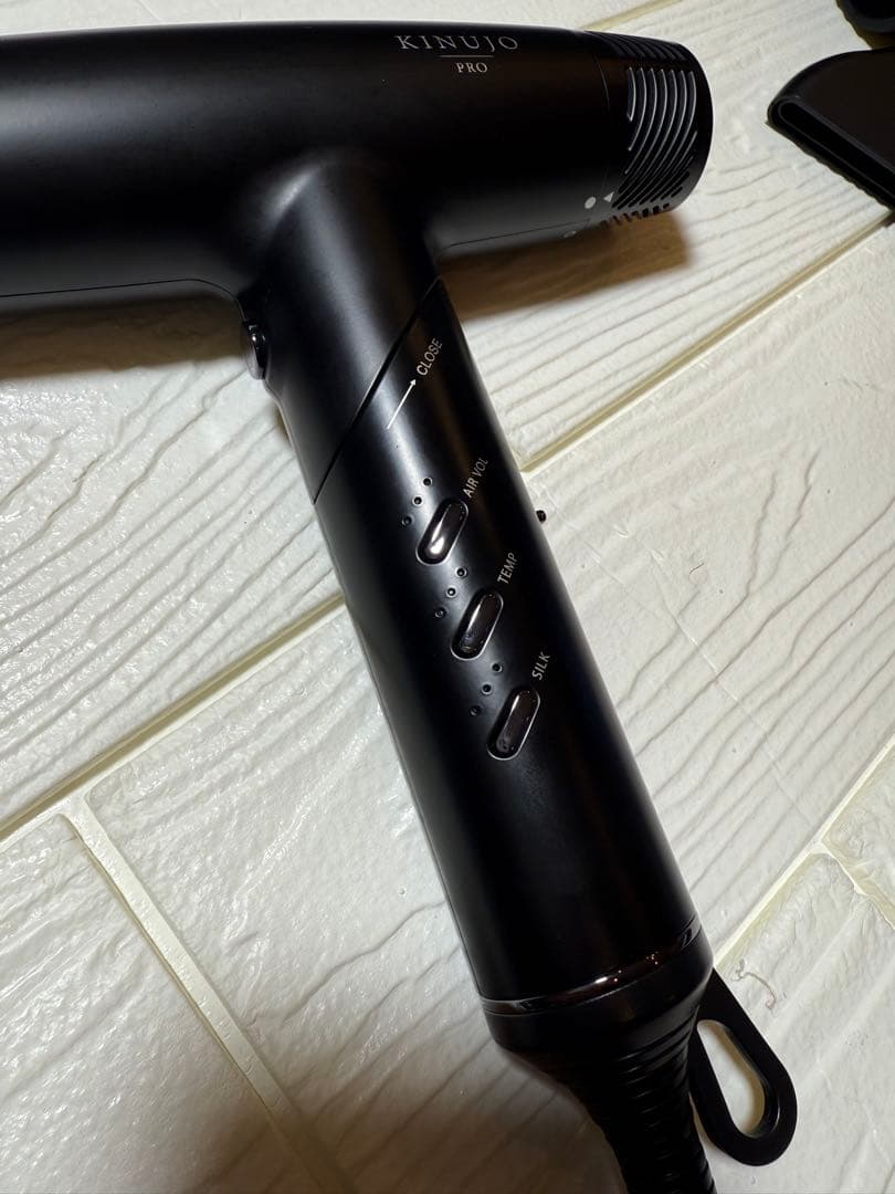 【絹女】KINUJO PRO ヘアドライヤー ブラック