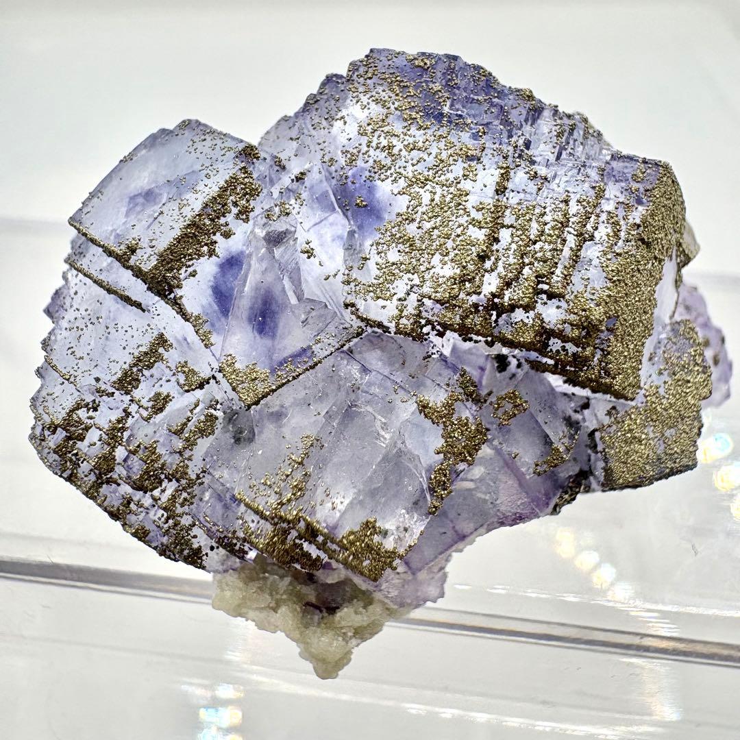 566 中国　ヤオガンシャン産　フローライト&パイライト