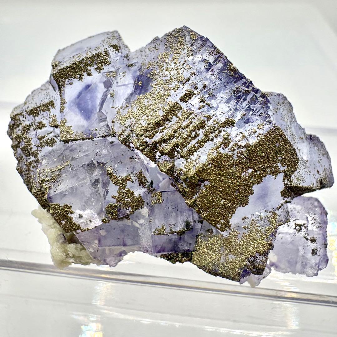 566 中国　ヤオガンシャン産　フローライト&パイライト