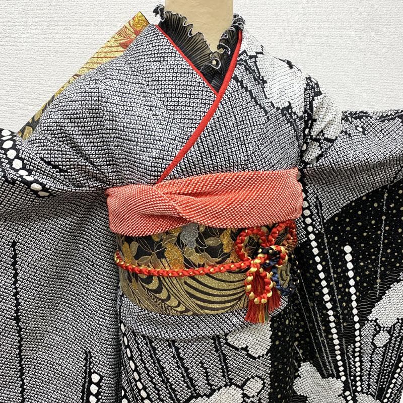 412z7☆振袖 総絞り 金彩 梅 松の葉 身幅広め 黒☆美品 成人式 結婚式