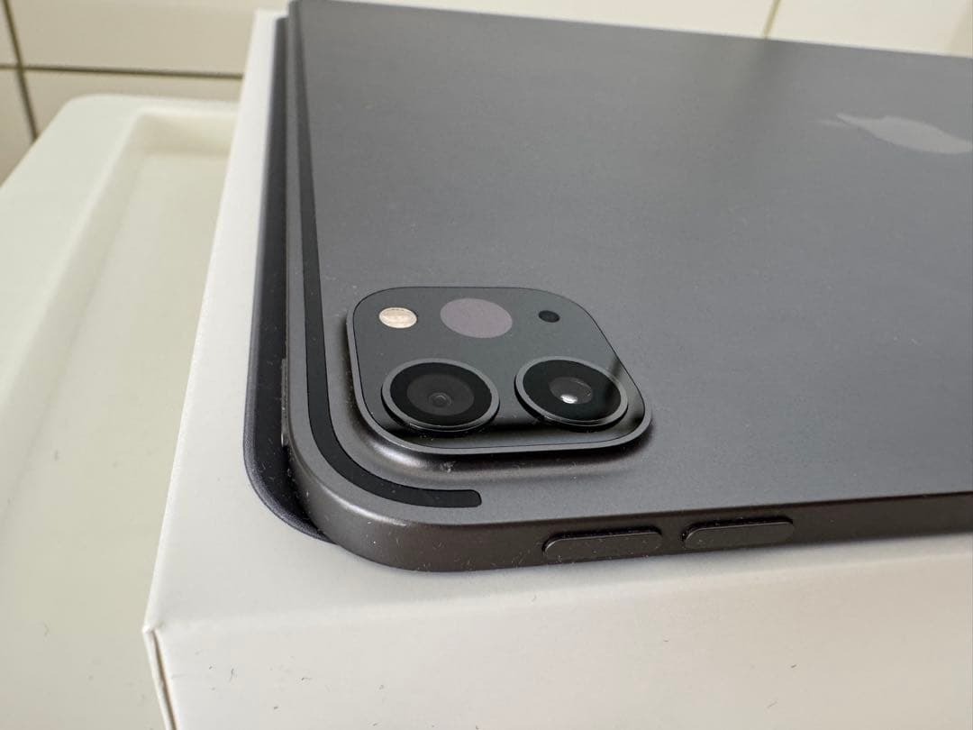 iPad Pro 12.9 インチ 第4世代 +Smart Keyboard