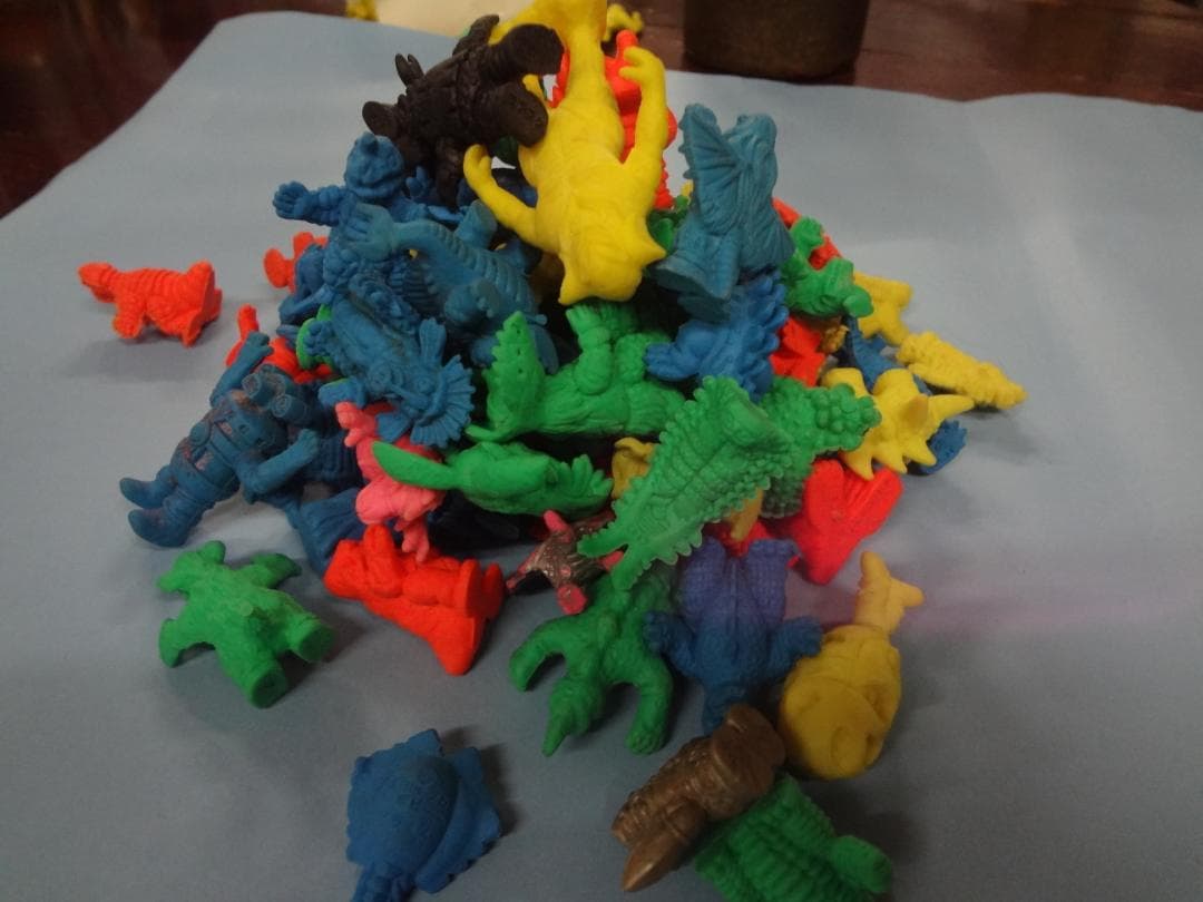 ウルトラマンシリーズ怪獣消しゴム 1980年代もの 　　８０体大量セット