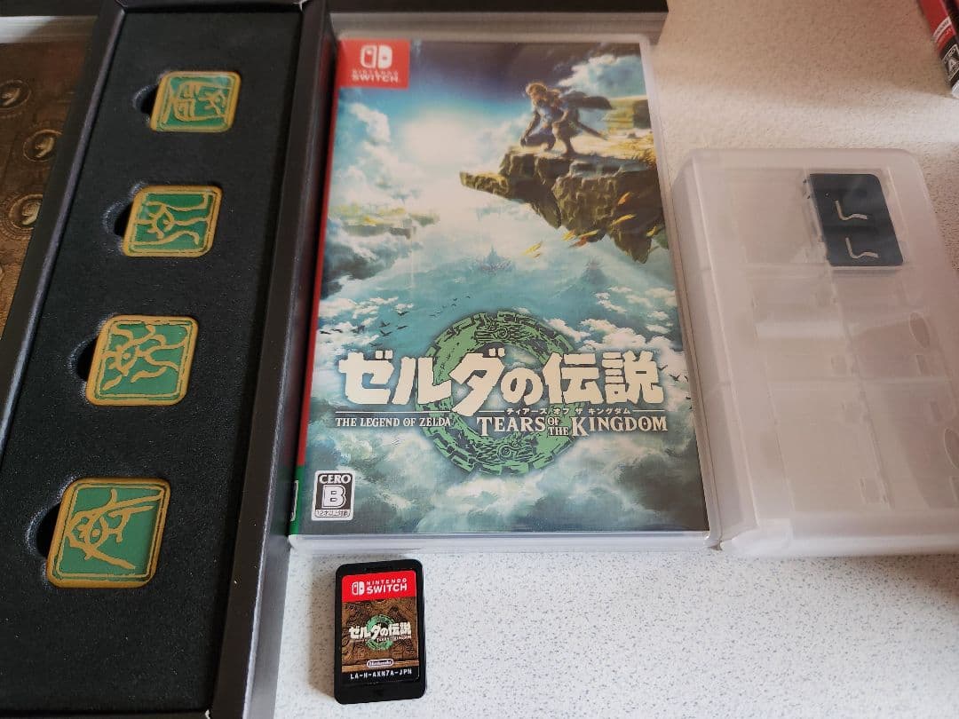 【動作良好】スイッチライト本体(ハイラルエディション)、新品マインクラフトなど