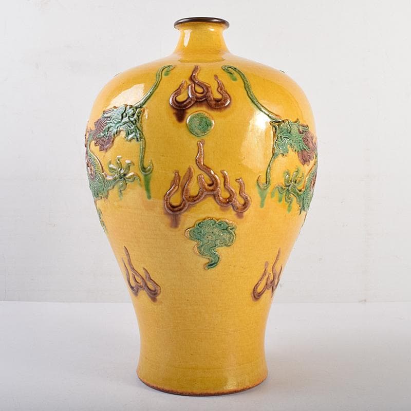 中国　黄地　貼雲龍文　梅瓶　時代箱付　M　R8821B