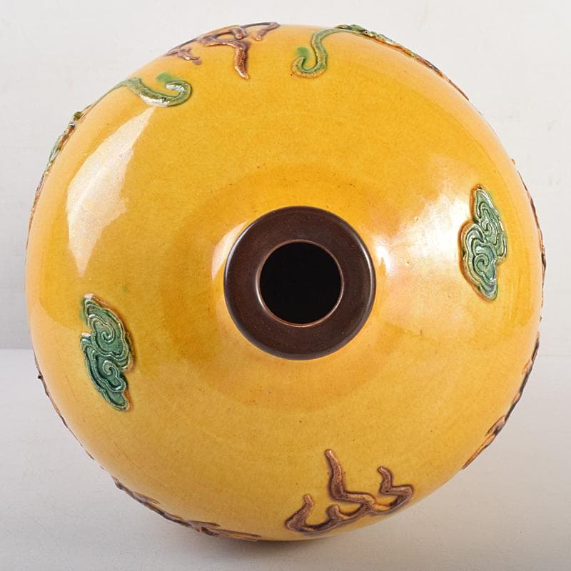 中国　黄地　貼雲龍文　梅瓶　時代箱付　M　R8821B