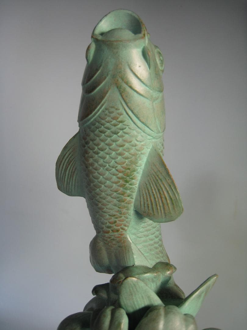 銅製　鯉の滝昇り置物　高さ約39㎝　立身出世のシンボル　家運上昇