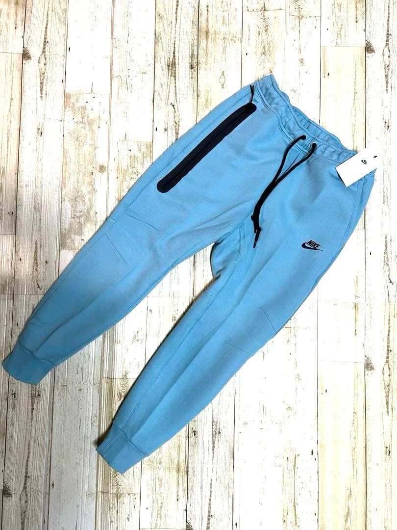 新品未使用 Nike テックフリース スリムフィットＬ