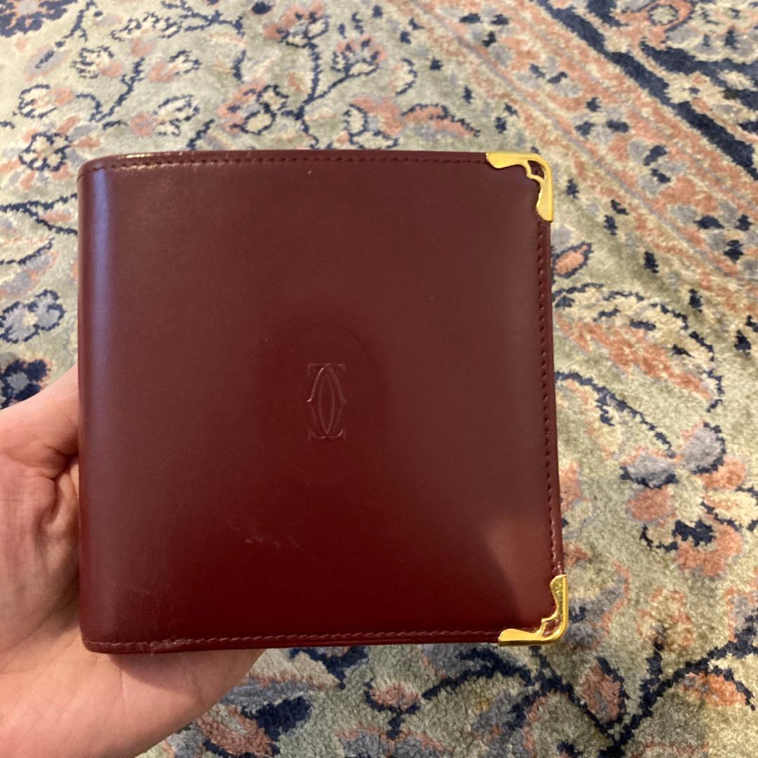 Cartier カルティエ　エンボスロゴ　二つ折り財布 ボルドー