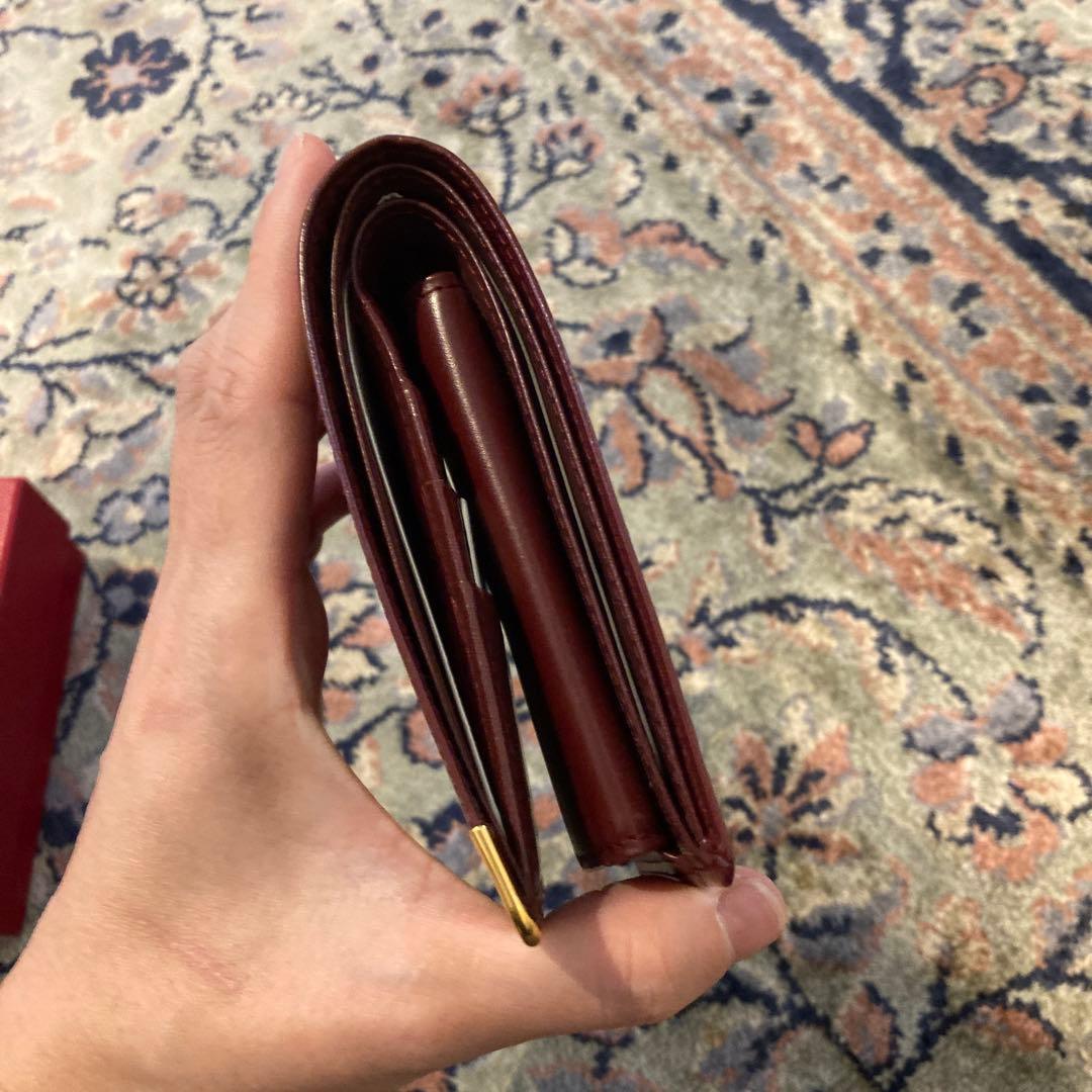 Cartier カルティエ　エンボスロゴ　二つ折り財布 ボルドー