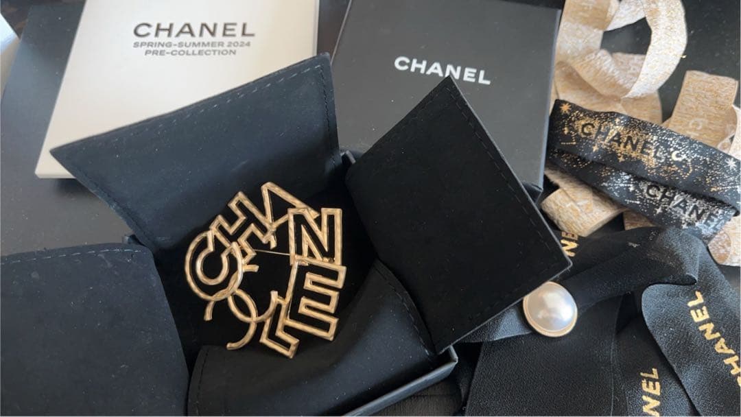 CHANEL正規品7cm アルファベット、ブローチ付属品付き