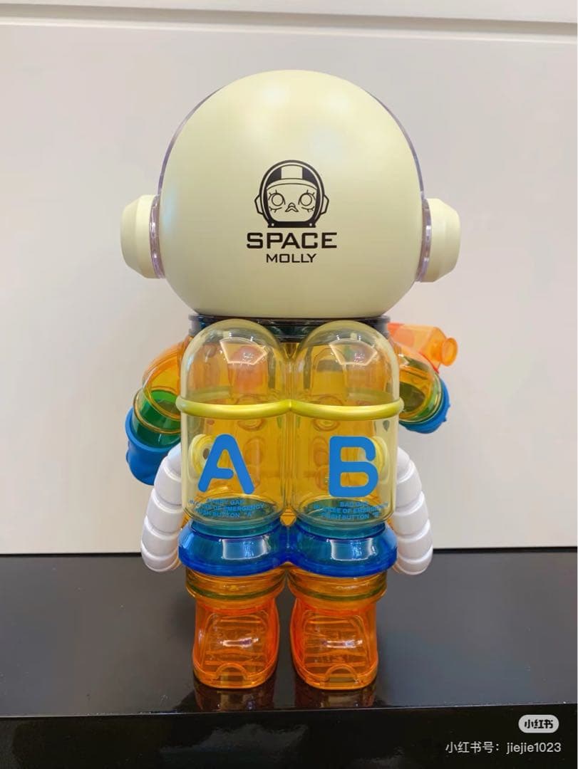 専用SPACE MOLLY 宇宙服フィギュア限定品400%