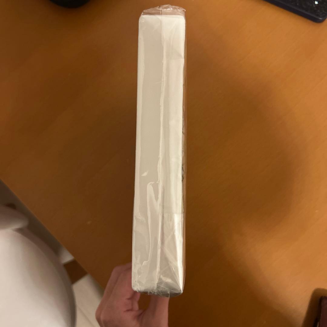 Oliver Gal アート作品 花瓶と本のスタック