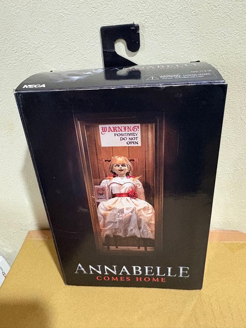 neca ネカ アナベル 死霊博物館 アナベルwithショーケース 3520