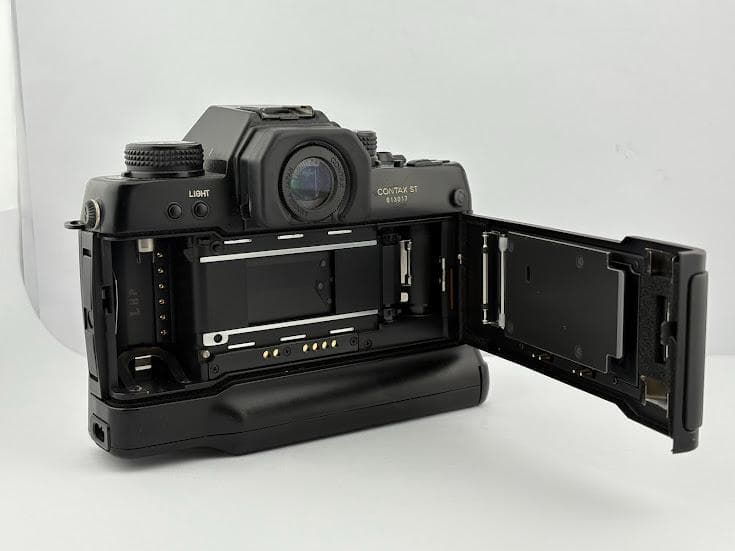 ★美品 訳アリ★コンタックス ST ボディ / バッテリーホルダー p-7