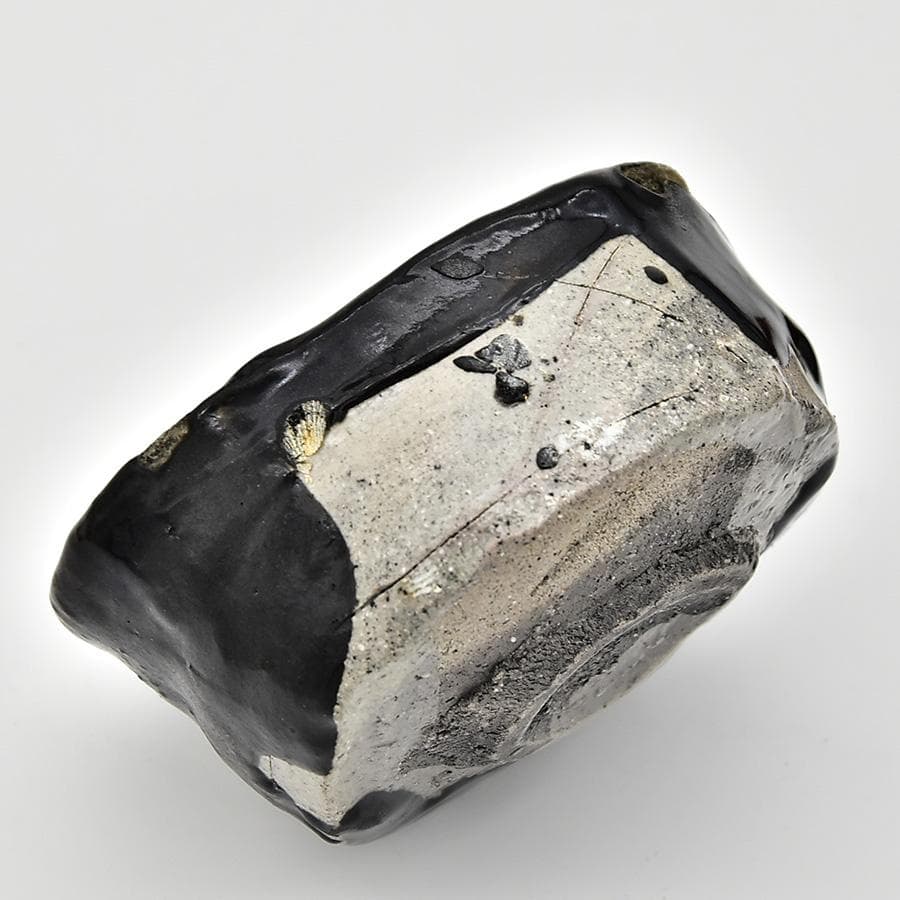 T 新品未使用 鯉江良二 茶碗 引出黒 共箱 共布 略歴 瀬戸黒 茶道具 抹茶椀