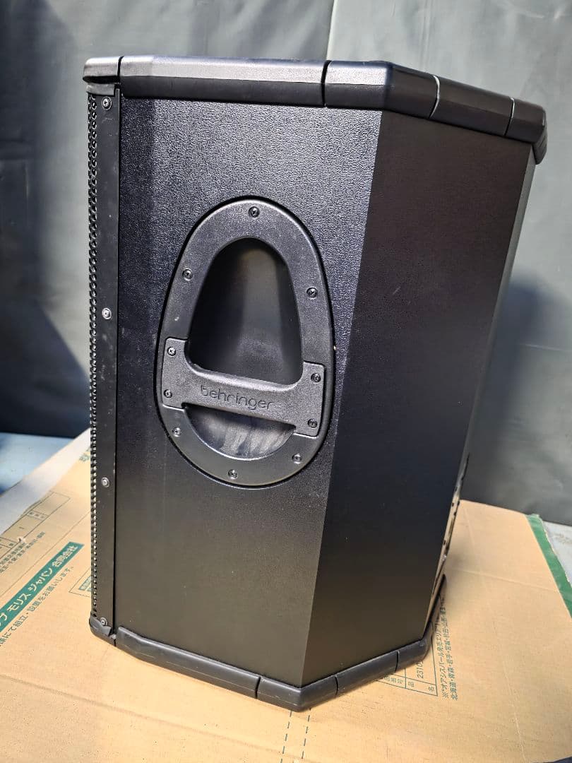 BEHRINGER EUROLIVE　B1220 PRO　②