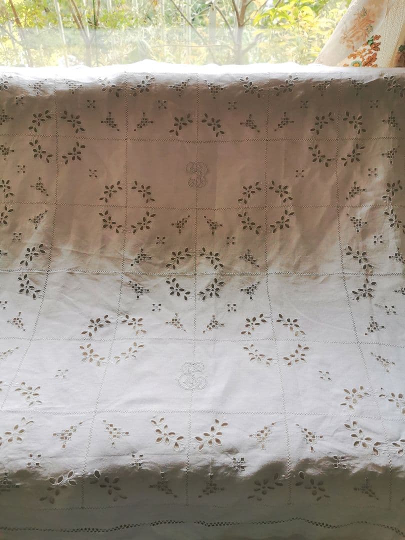 アンティークフランス アングレーズレース モノグラム刺繍＆カットワーク麻クロス