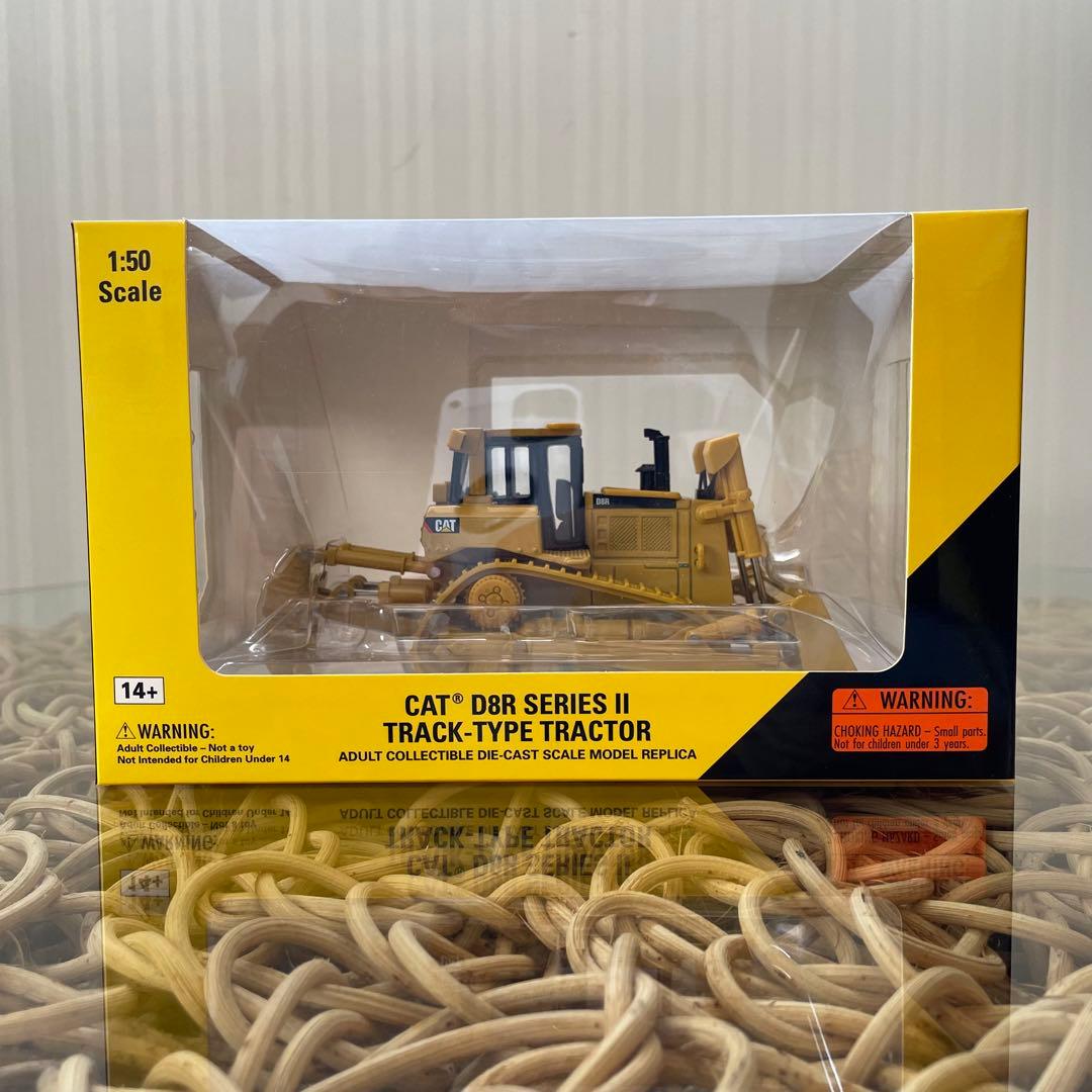 1／50スケール CAT D8R SERIES II トラック型トラクター