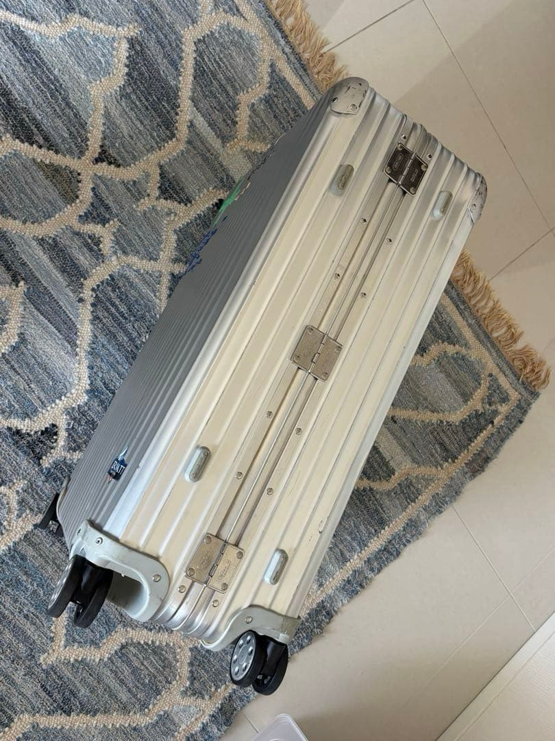 RIMOWA リモワ アルミ 大型 スーツケース シルバー（キャスター1つ欠損）