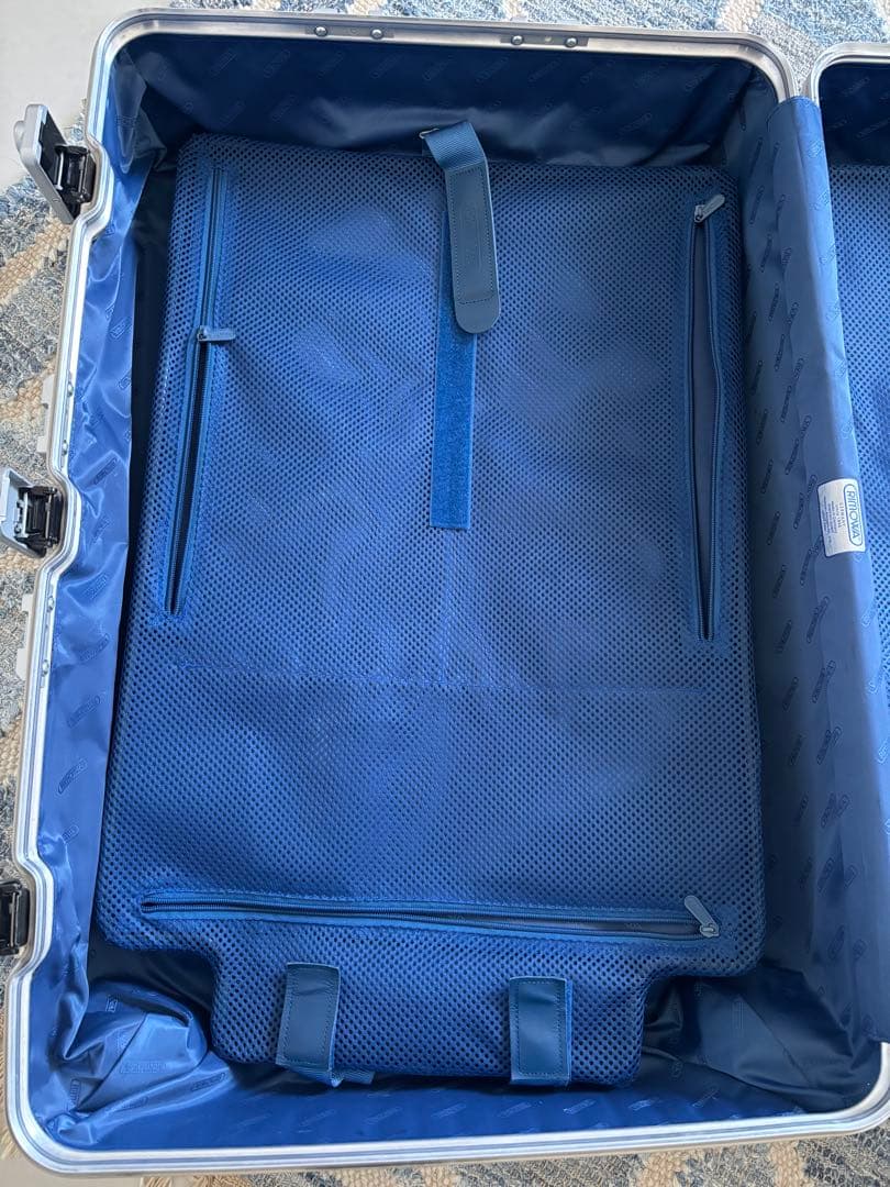 RIMOWA リモワ アルミ 大型 スーツケース シルバー（キャスター1つ欠損）