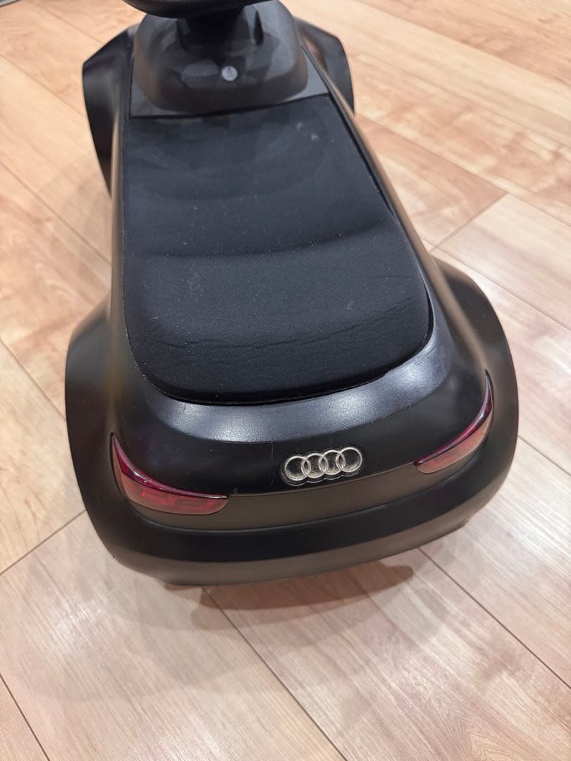 Audi TT 乗用玩具 スポーツカー　ジュニアクアトロ　おもちゃの乗り物