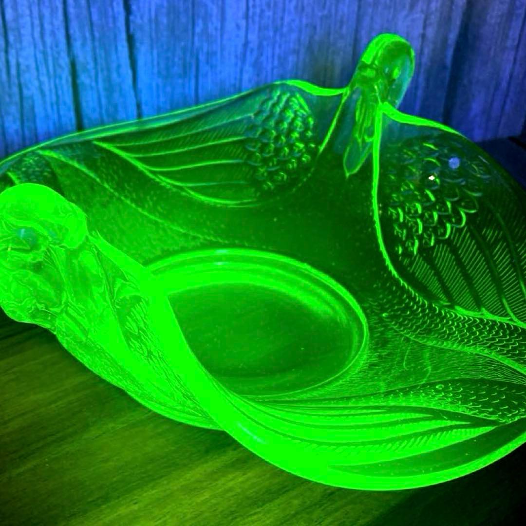 ウランガラス　スワン　キャンディディッシュ