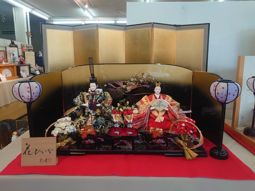 ●新品おひなさま●　金襴衣装飾り　落とし屏風スタイル　フルセット